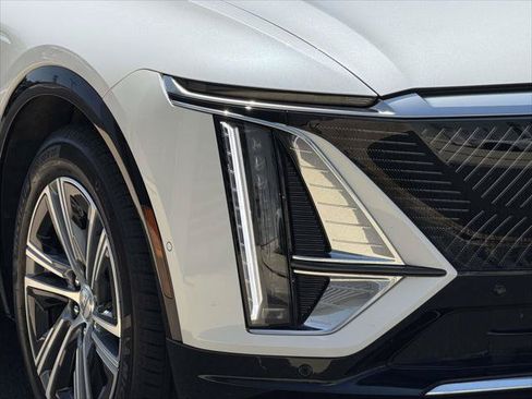 Used 2025 Cadillac Lyriq Luxury AWD/4WD image 12