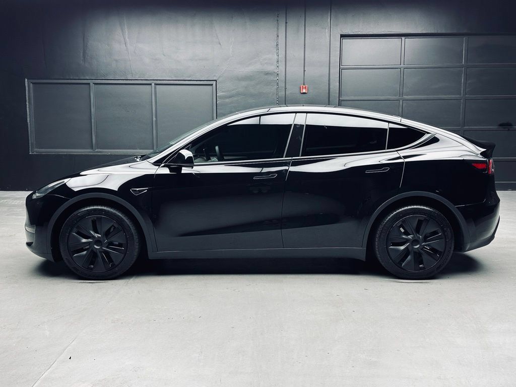 Used 2024 Tesla Model Y Long Range AWD/4WD image 4