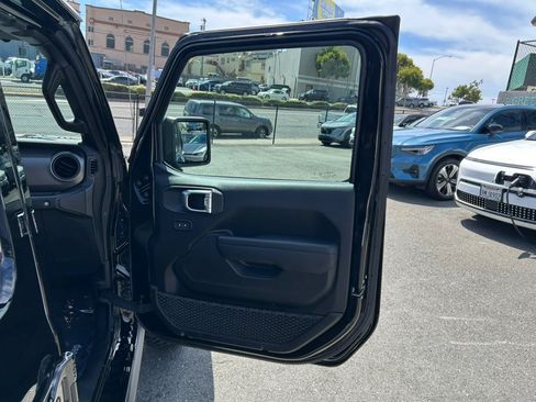 Used 2023 Jeep Wrangler Unlimited w/ Sun & Screen Package AWD/4WD image 34