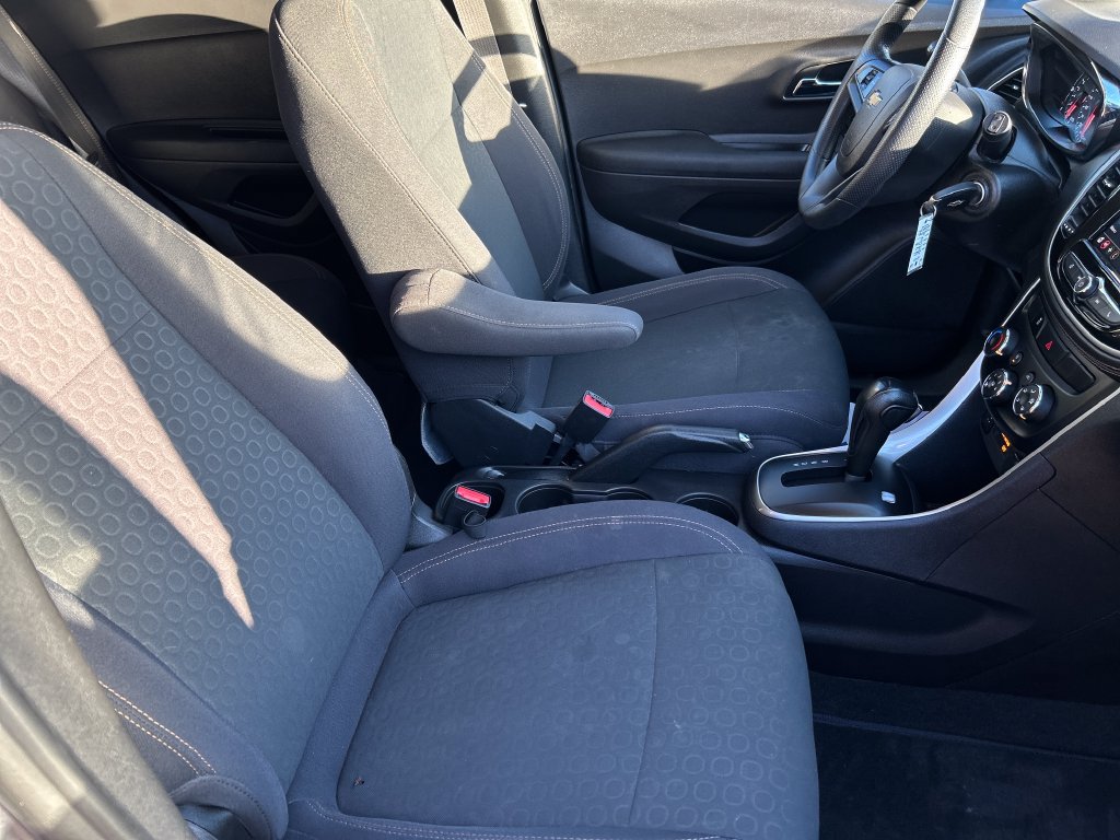 Used 2020 Chevrolet Trax LS w/ Tint and Cruise Package FWD image 13