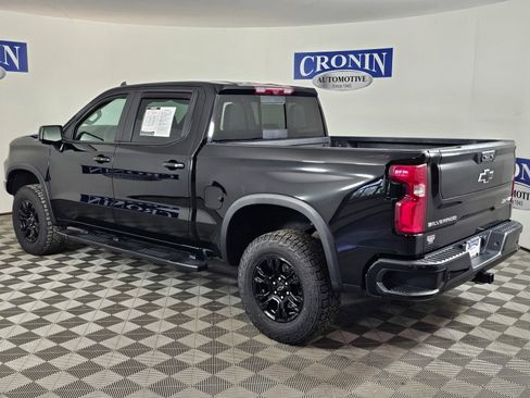 Used 2022 Chevrolet Silverado 1500 ZR2 w/ Technology Package AWD/4WD image 3