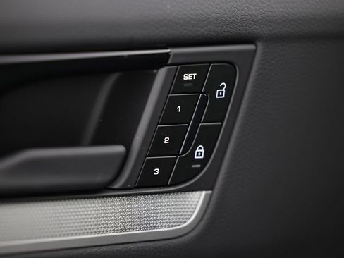 Certified 2025 Porsche Cayenne S AWD/4WD image 20