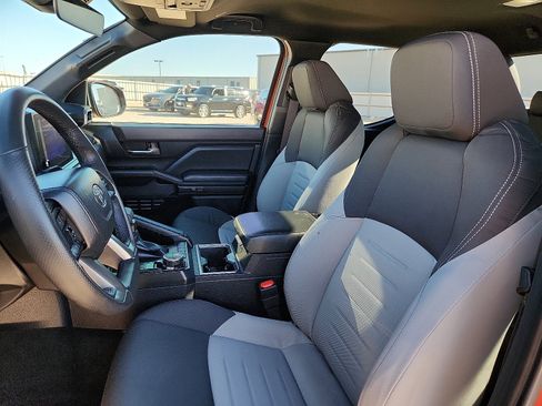 Used 2025 Toyota Tacoma TRD Sport image 12