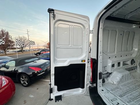 Used 2023 Ford Transit 250 Medium Roof AWD image 27