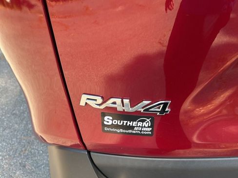 Used 2022 Toyota RAV4 XLE Premium FWD image 11