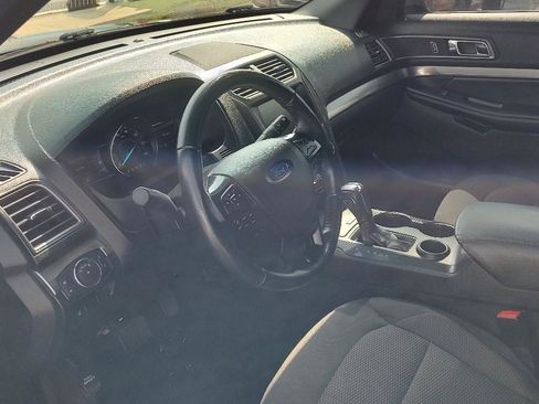 Used 2018 Ford Explorer XLT w/ Equipment Group 201A FWD image 11