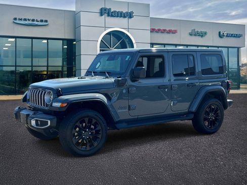 Used 2025 Jeep Wrangler Unlimited Sahara AWD/4WD image 4