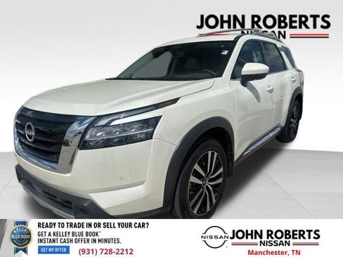 Used 2024 Nissan Pathfinder Platinum w/ Cargo Package image 3