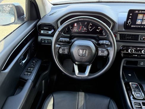 Used 2024 Honda Pilot Touring image 14