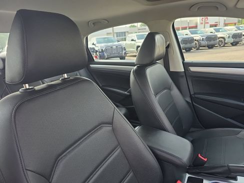 Used 2019 Volkswagen Passat 2.0T Wolfsburg w/ Wheels & Sunroof Package FWD image 11