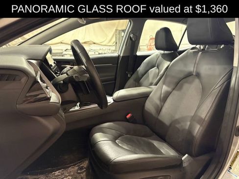 Used 2022 Toyota Camry XSE image 4