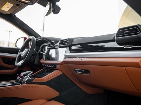 Used 2026 Lamborghini Urus SE image 46