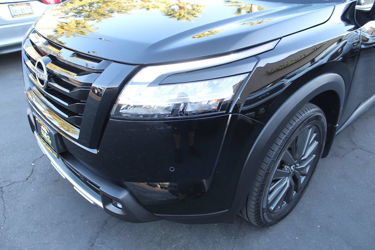 Used 2022 Nissan Pathfinder SL w/ SL Premium Package FWD image 11