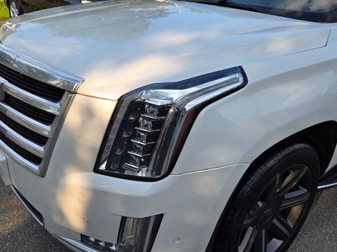Used 2017 Cadillac Escalade Luxury AWD/4WD image 26