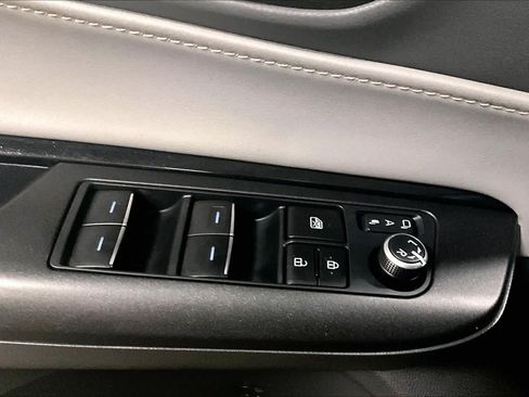 Used 2023 Toyota Venza LE AWD/4WD image 36