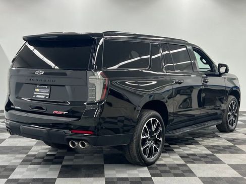 Used 2025 Chevrolet Suburban RST w/ Comfort Package image 10