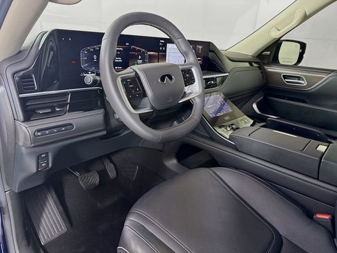 Certified 2025 INFINITI QX80 Luxe image 11