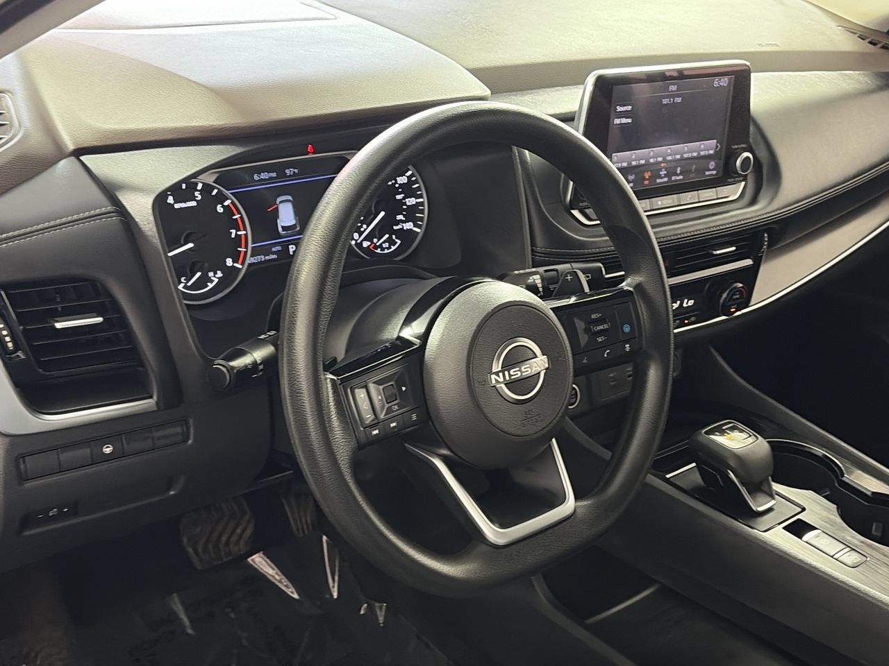 Used 2022 Nissan Rogue SV AWD/4WD image 11