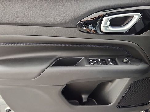 New 2025 Jeep Compass Latitude w/ Altitude Special Edition image 6