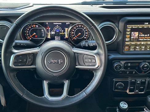 Used 2022 Jeep Wrangler Unlimited Sahara image 11