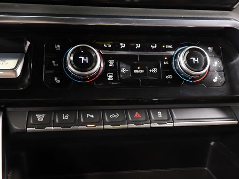 Used 2024 GMC Sierra 3500 Denali Ultimate AWD/4WD image 10