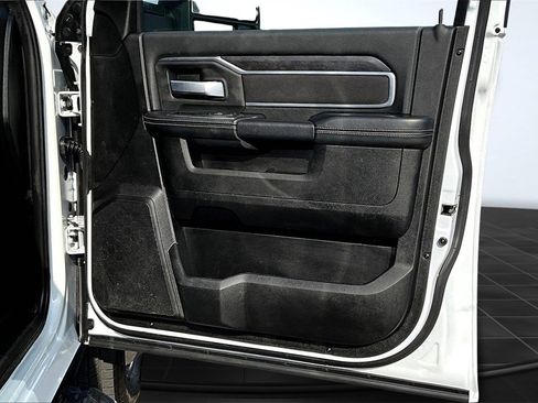 Used 2024 RAM 3500 Big Horn image 25