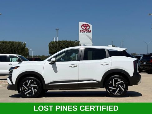 Used 2025 Nissan Kicks SV FWD image 2