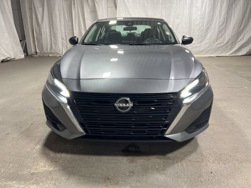 Used 2024 Nissan Altima 2.5 SV FWD image 2