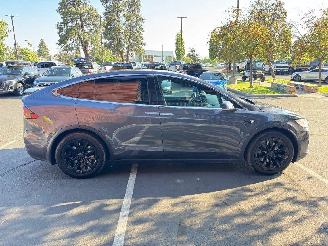 Used 2018 Tesla Model X 75D AWD/4WD image 6