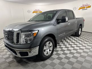Used 2018 Nissan Titan SV w/ SV Convenience Package image 1
