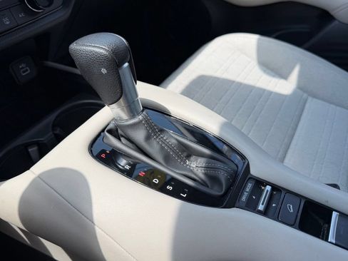 Used 2023 Honda HR-V LX image 13