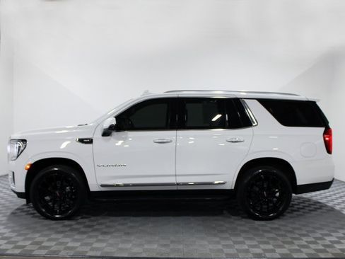 Used 2022 GMC Yukon SLT w/ SLT Premium Package image 3
