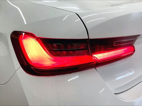 Used 2025 BMW 330i Sedan w/ Convenience Package image 32