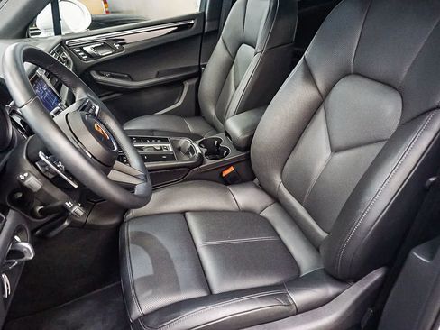Used 2025 Porsche Macan AWD/4WD image 18