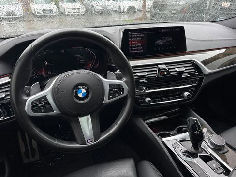 Used 2020 BMW 540i w/ M Sport Package image 2