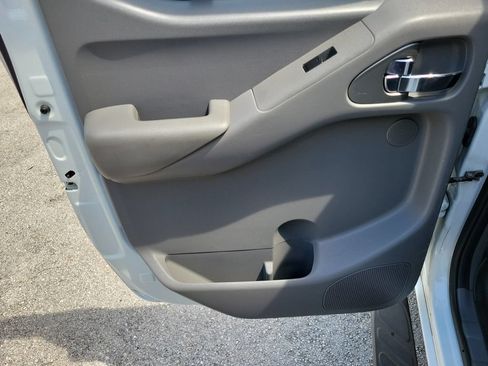 Used 2019 Nissan Frontier SL RWD image 18