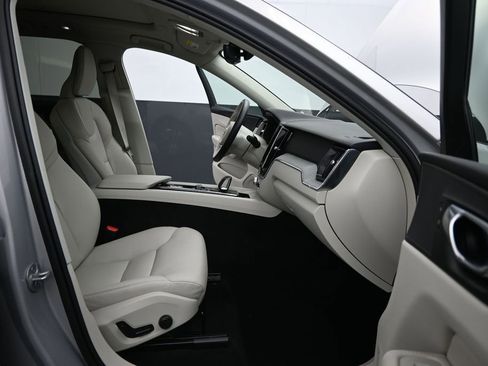 Certified 2024 Volvo XC60 B5 Plus AWD/4WD image 15