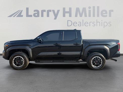 Used 2026 Toyota Tacoma TRD Off-Road w/ TRD Off Road Upgrade Package AWD/4WD image 3