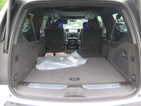 New 2026 Cadillac Escalade ESV Platinum Luxury AWD/4WD image 25