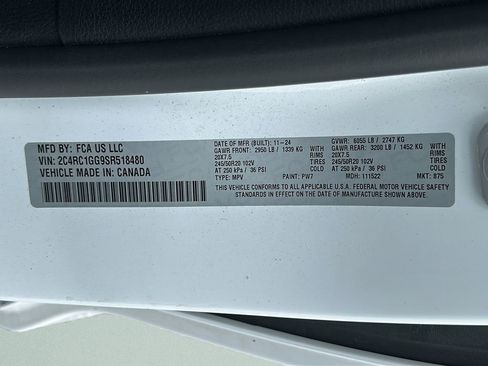 Used 2025 Chrysler Pacifica Limited FWD image 25