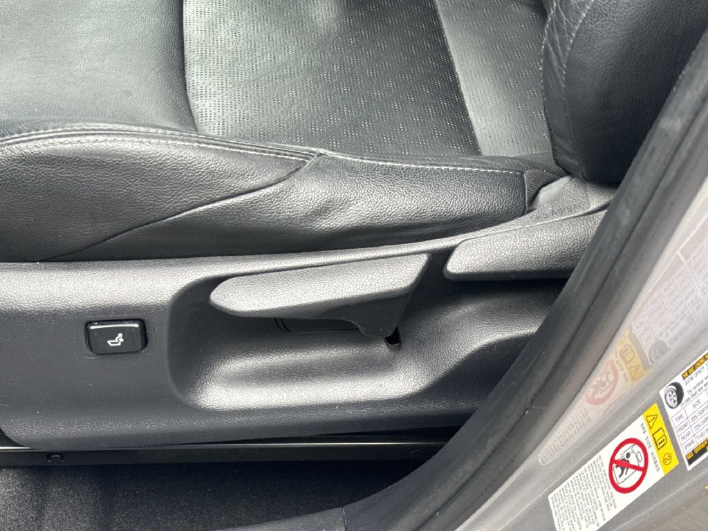 Used 2019 Toyota C-HR Limited FWD image 14
