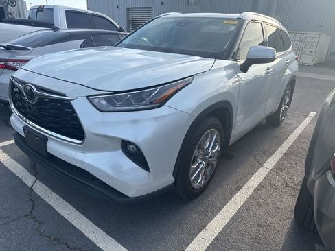 Used 2023 Toyota Highlander Limited image 11