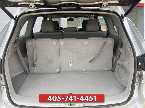 Used 2019 Toyota Highlander XLE w/ Protection Package #3 AWD/4WD image 24