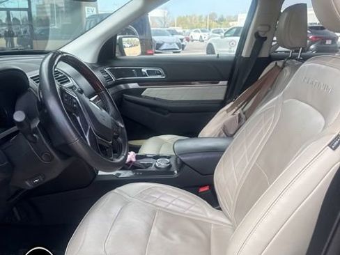 Used 2018 Ford Explorer Platinum image 8