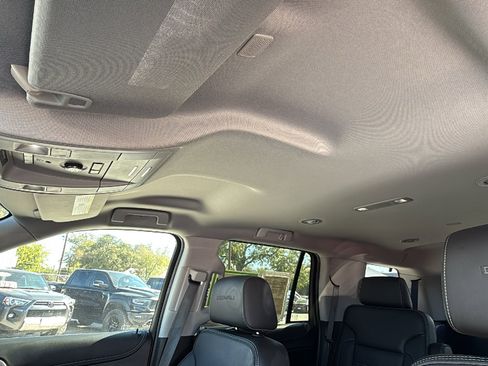 Used 2020 GMC Yukon Denali image 12