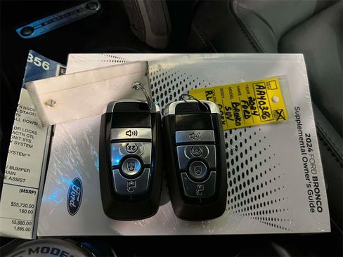 Used 2024 Ford Bronco Everglades image 34