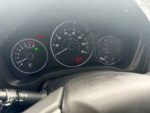 Used 2021 Honda HR-V Sport image 10