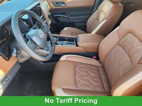 New 2026 Nissan Pathfinder Platinum image 10