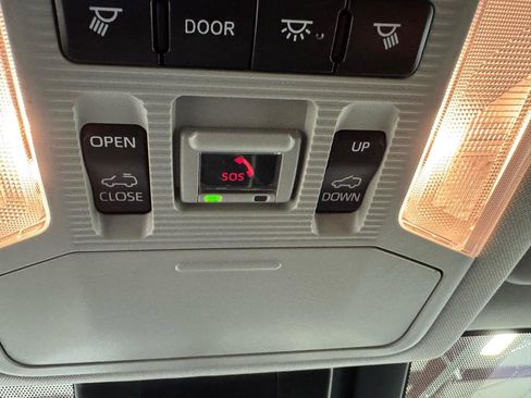 Used 2021 Toyota RAV4 XLE w/ Convenience Package image 14