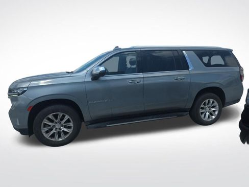 Used 2023 Chevrolet Suburban Premier AWD/4WD image 2